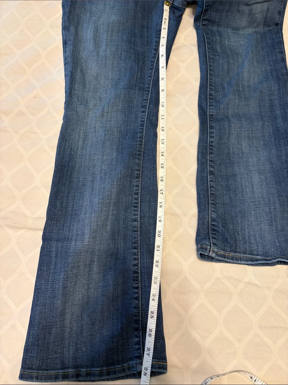 Levi’s 725 high rise bootcut jeans